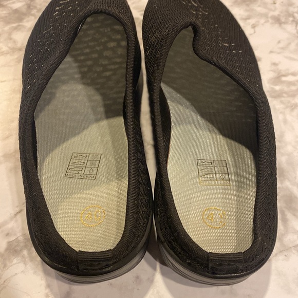 Slide on Shoes - Picture 5 of 9